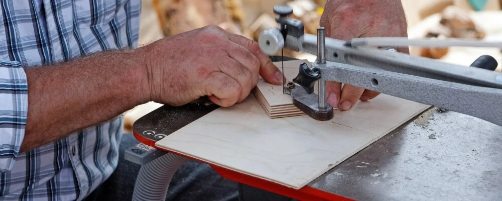 Safety Tips To Follow When Using A Scroll Saw